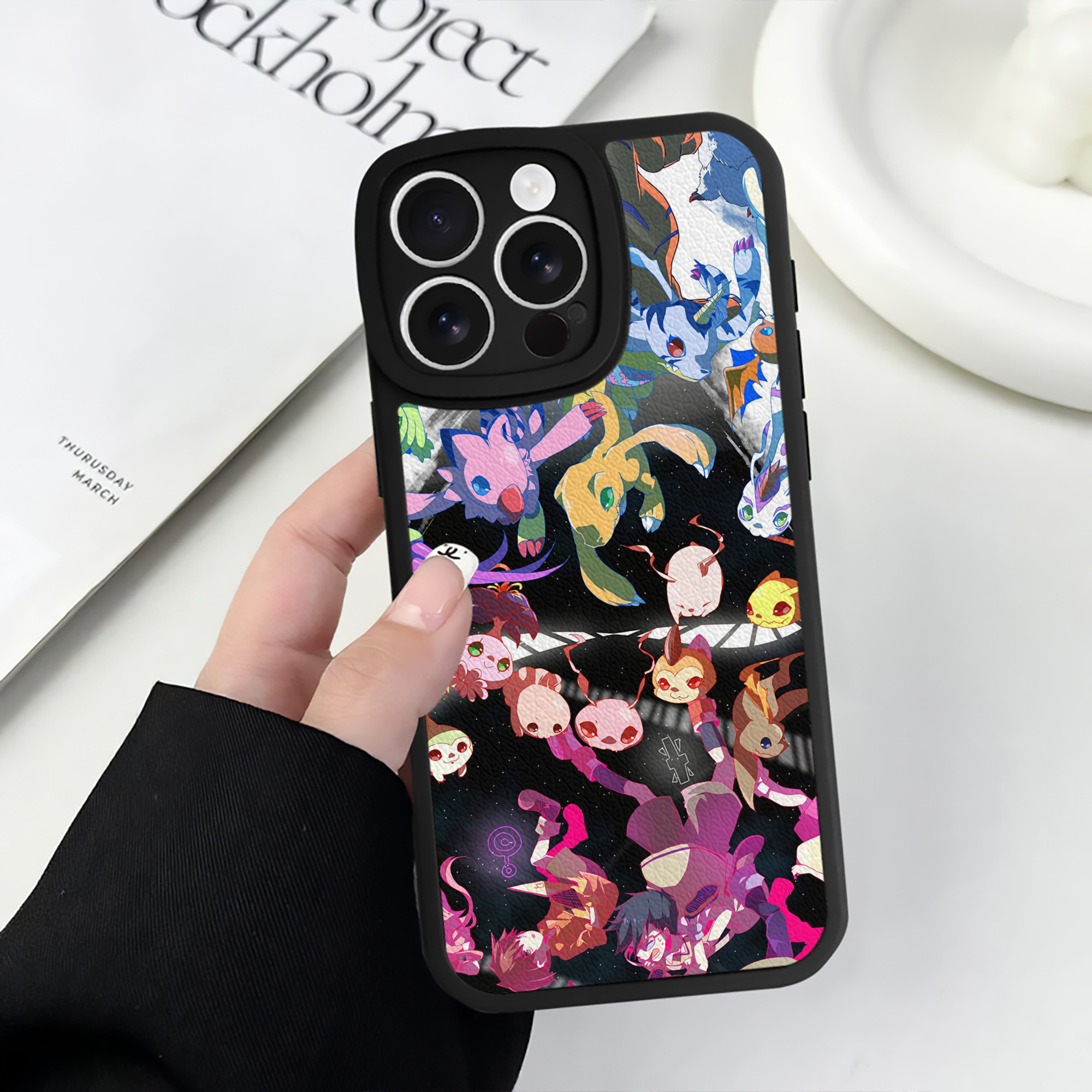 （画像用） Digimon デジタルモンスター/デジモン 【iPhone 16シリーズ対応】シリコンスマホケース（レザー調） 材質：シリコン